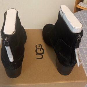 UGG Black Ankle Boots with Zipper style W bandara size 9